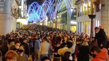 Estupor por las imágenes del centro de Madrid atestado tras el alumbrado navideño