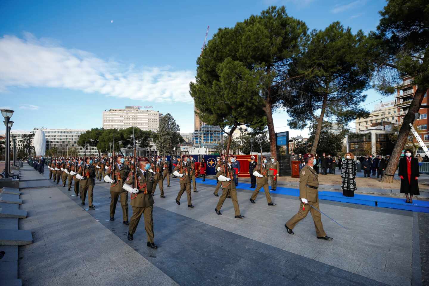 Día de la Constitución: desfile militar en la plaza de Colón (Madrid).