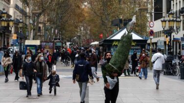 Cataluña permite abrir centros comerciales al 30% y moverse en la comarca