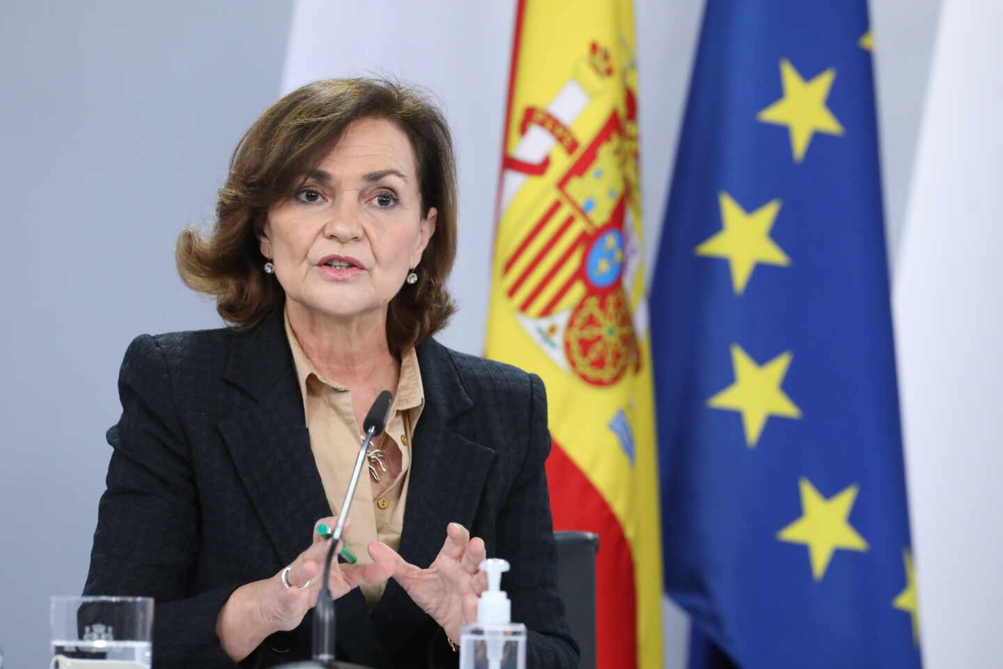 La vicepresidenta primera del Gobierno, ministra de la Presidencia, Carmen Calvo, comparece en rueda de prensa posterior al Consejo de Ministros en Moncloa.