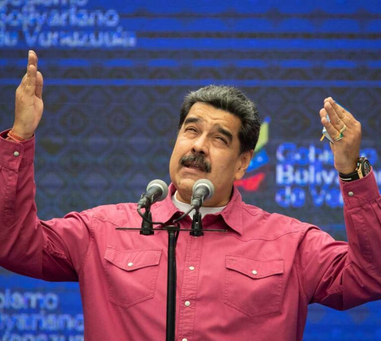 Maduro se presenta como ganador en una elección marcada por la enorme abstención