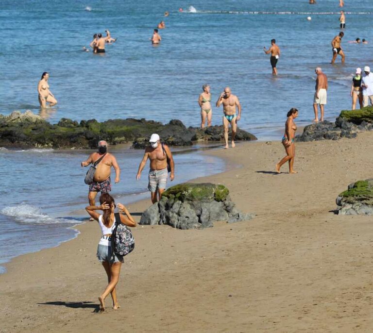 El bloqueo a Reino Unido, el enésimo golpe al turismo en Canarias: "Llueve sobre mojado"