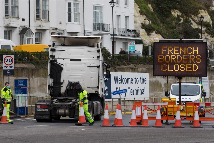 Frontera cerrada entre Francia y el Reino Unido.