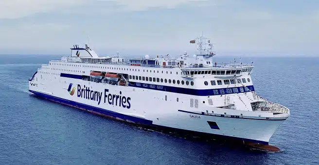 Un ferry con mil españoles e ingleses residentes en España arriba mañana a Santander