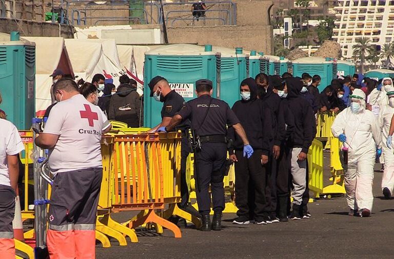 ¿Ayuda de Marruecos? Cruz Roja certifica ya un descenso en la llegada de migrantes a Canarias