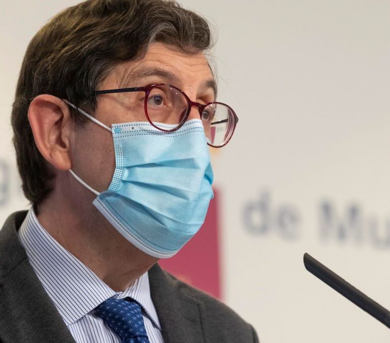 García Egea se niega a exigir la dimisión del consejero de Salud de Murcia que se ha vacunado