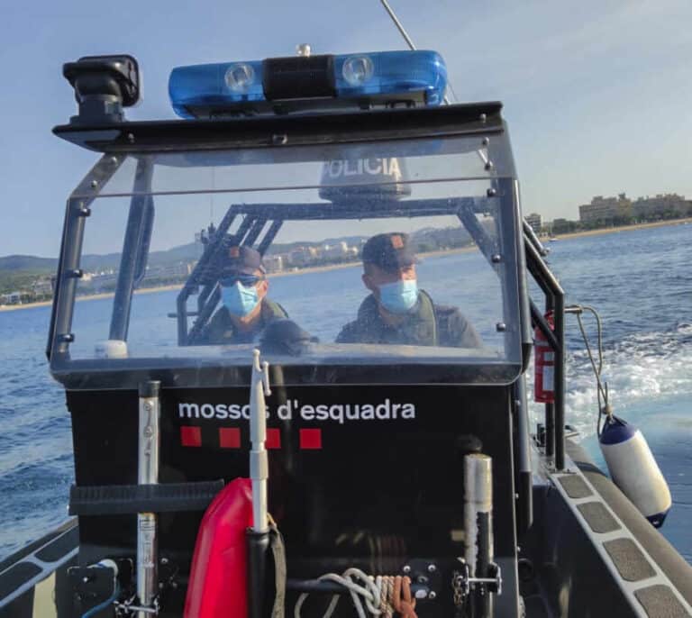 Los Mossos encuentran un cadáver en la playa de Sant Sebastià de Barcelona