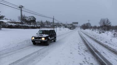 El frío, de hasta 16 grados bajo cero, pone en alerta a 12 comunidades