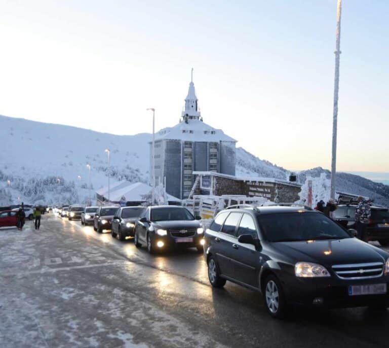 La Guardia Civil cierra el acceso a Navacerrada por quinto día consecutivo para evitar colapsos