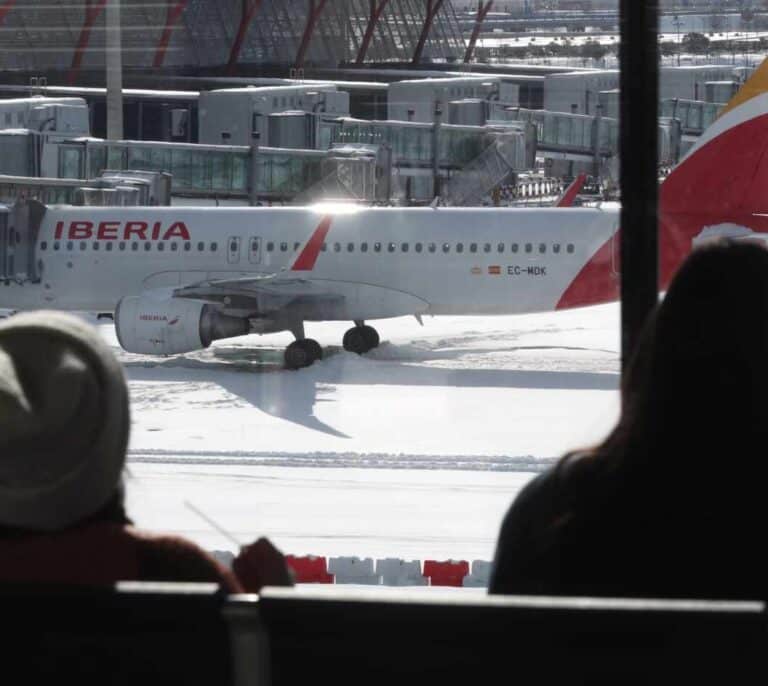 La Brigada Paracaidista trasladará a 41 controladores a Barajas