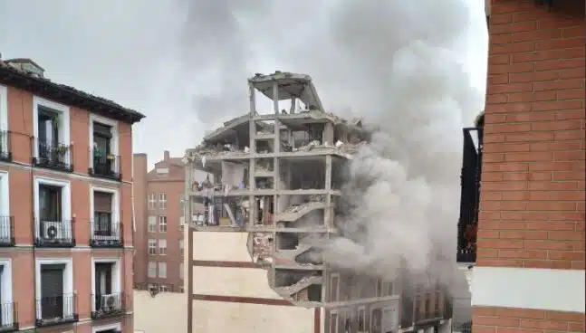 Al menos tres muertos y doce heridos tras la explosión de un edificio en Madrid