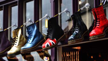 De bota antisistema a debut en bolsa: cómo las Dr. Martens pisaron el rango de lo común