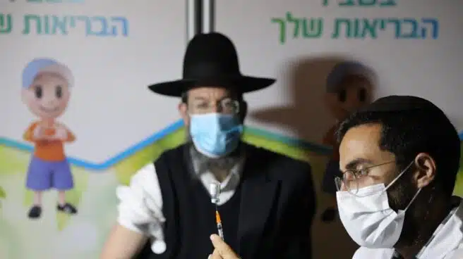 Israel marca el camino: los ya vacunados no tendrán que guardar cuarentenas ni confinamientos