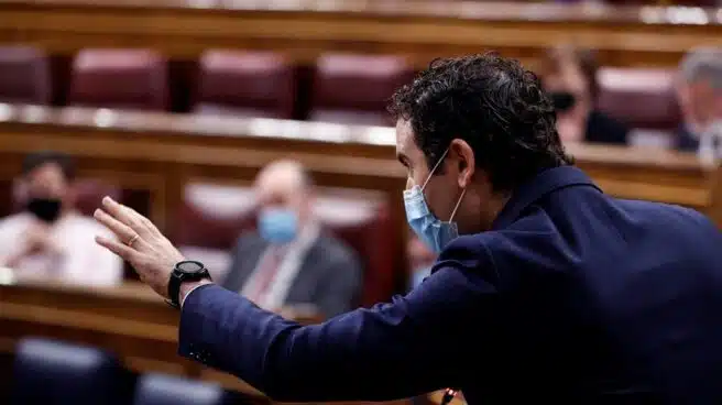 El PP carga contra Vox: "Han pasado de embestir a Sánchez a investirle el resto de legislatura"