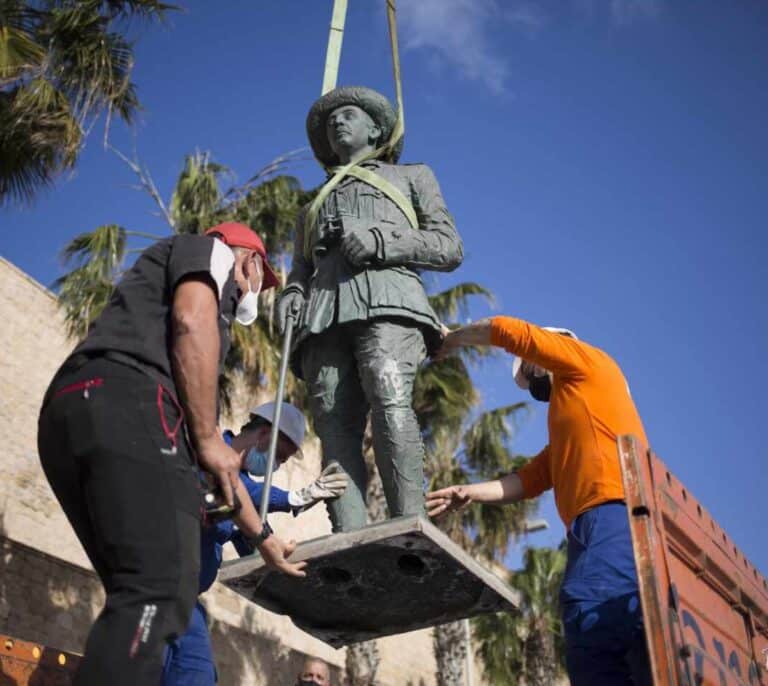 Un juez ordena al Gobierno de Melilla que custodie la estatua de Franco