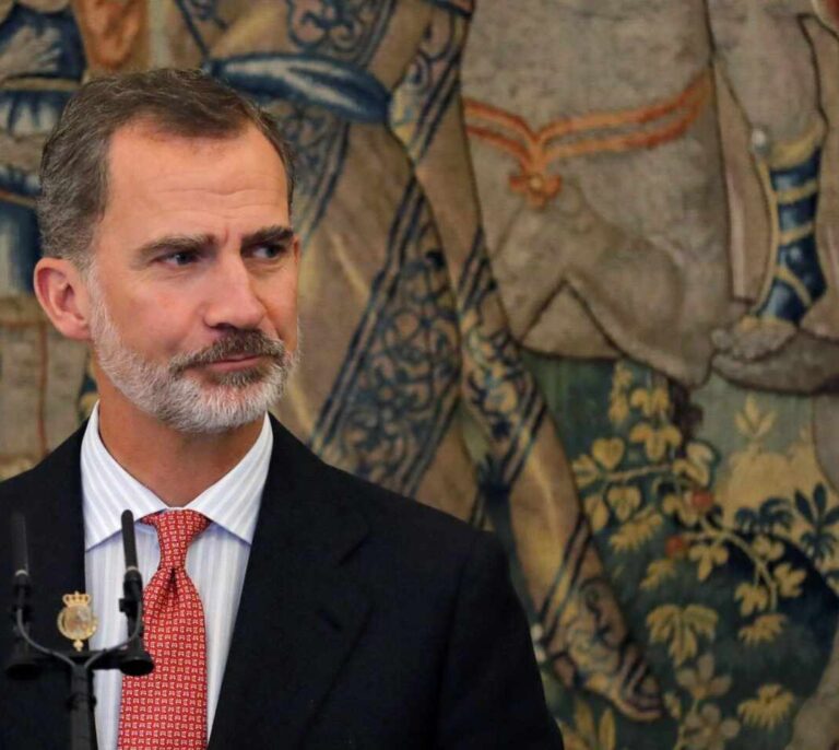 Desviado al aeropuerto de Santiago el vuelo en el que viajaba el Rey Felipe VI a Vigo por un problema operativo