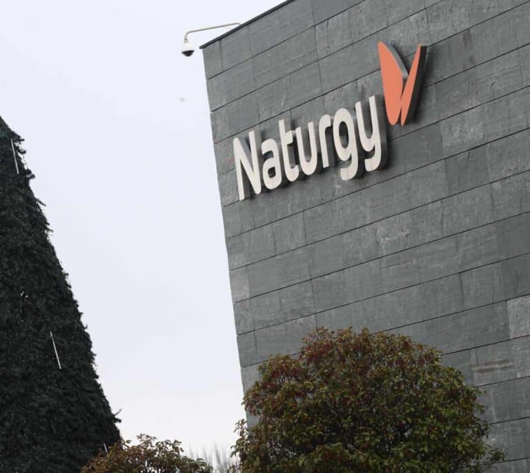 Naturgy se una la guerra iniciada por Iberdrola y Repsol bajando el precio de gas y luz a miles de clientes