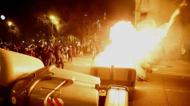 Cuarta noche de altercados e incendios en Barcelona por las protestas por Pablo Hasel