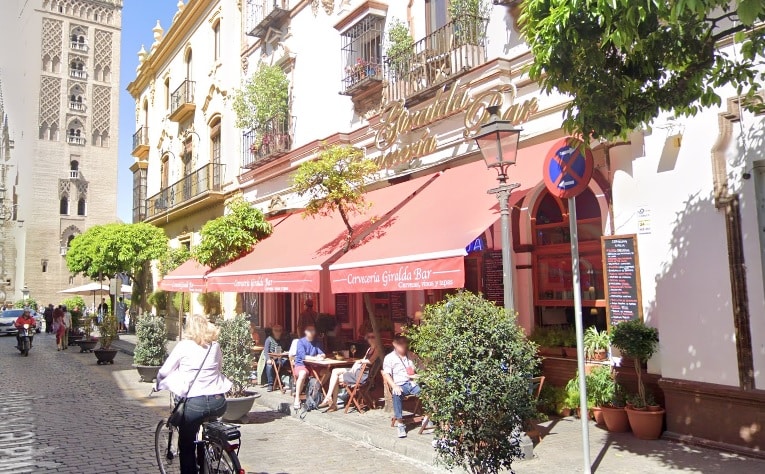 Bar Giralda, en la calle Mateos Gago de Sevilla.