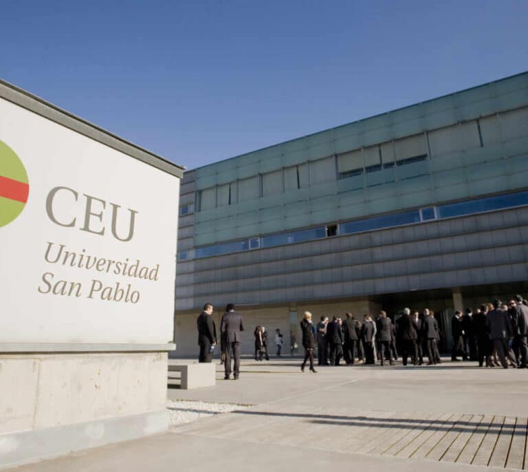 La Universidad CEU mantiene su compromiso social y amplía su abanico de ayudas al estudio