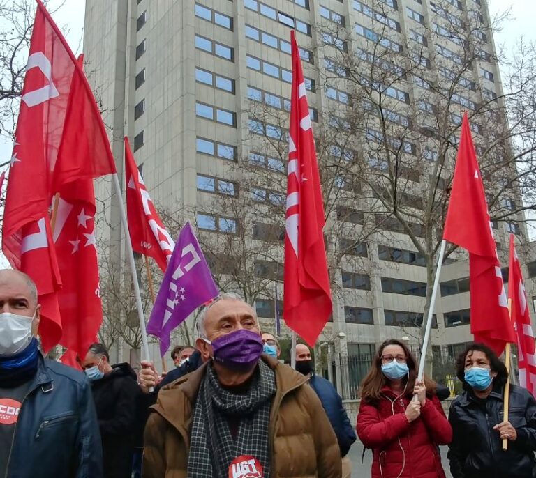 CCOO y UGT se manifiestan este lunes ante el Ministerio de Calviño para pedir la subida del SMI