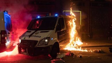 Repulsa e indignación policial por la quema del furgón de la Guardia Urbana