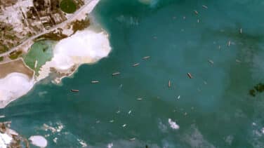 El atasco de barcos en el Canal de Suez