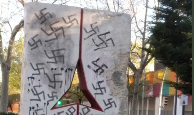 Vandalizan con esvásticas un monumento a las Brigadas Internacionales en Vicálvaro