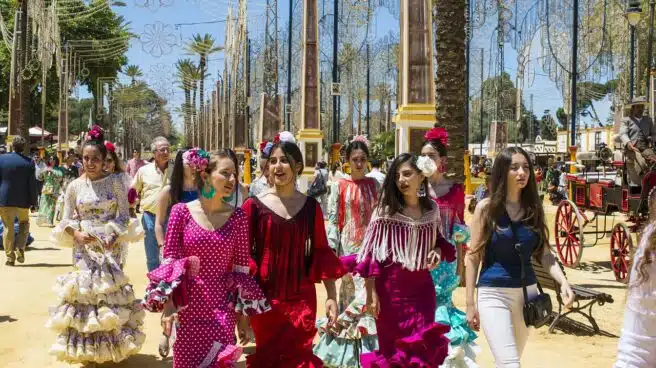 El Ayuntamiento de Sevilla propone salir vestida de flamenca por la cancelación de la Feria de Abril