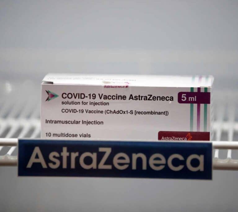 Así son los efectos secundarios de la vacuna de AstraZeneca