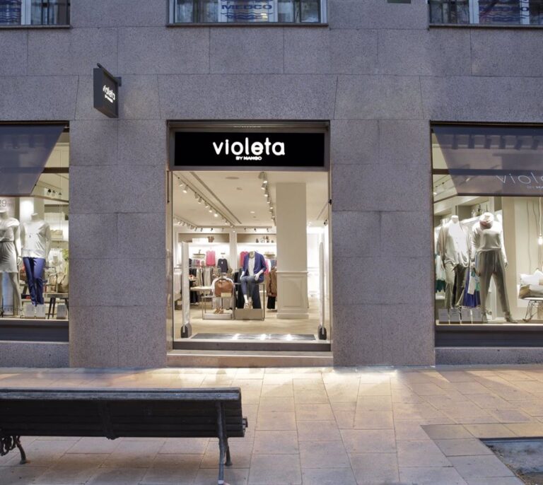 Mango cierra 12 tiendas 'Violeta' y completa la integración de la marca