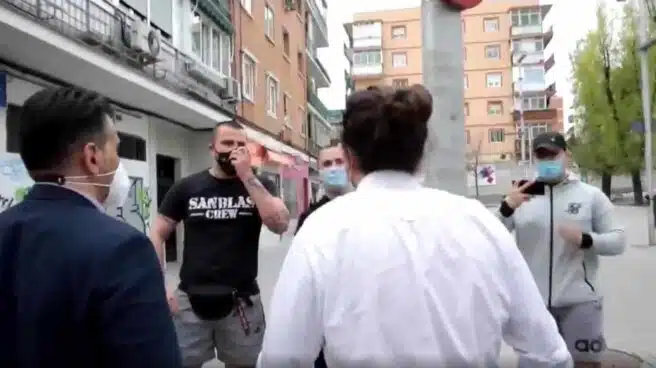 Pablo Iglesias se encara con un grupo de ultraderechistas que le gritaba "fuera la casta"