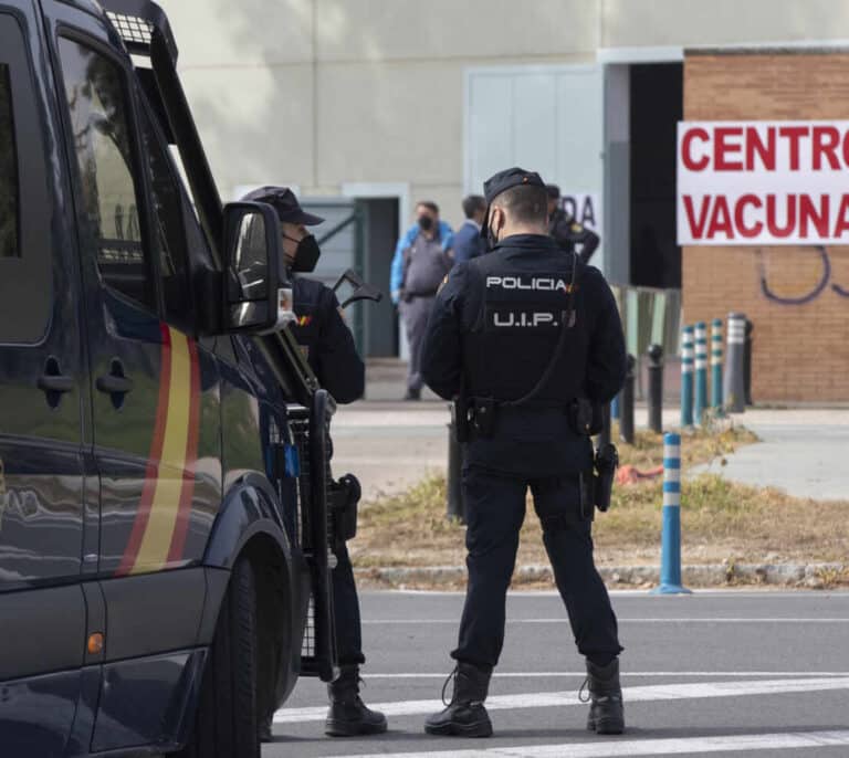 Cataluña, única comunidad donde no ha empezado la vacunación a los policías nacionales