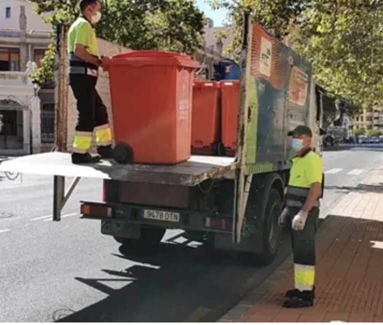 Valencia instalará contenedores para reciclar el aceite doméstico en todos los barrios y pueblos