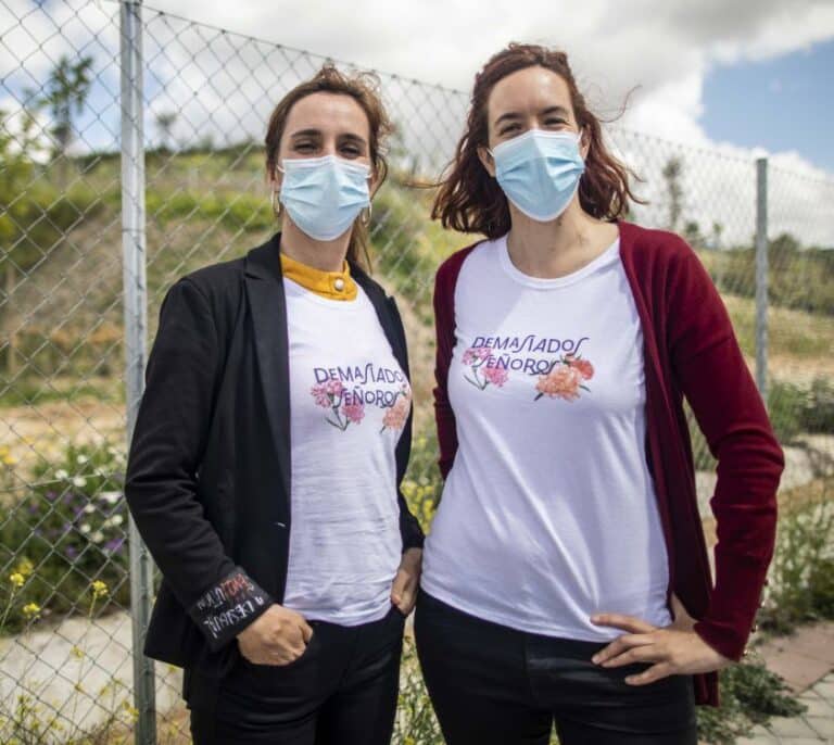 “Demasiados señoros”, la camiseta feminista que triunfa en la campaña de Mónica García