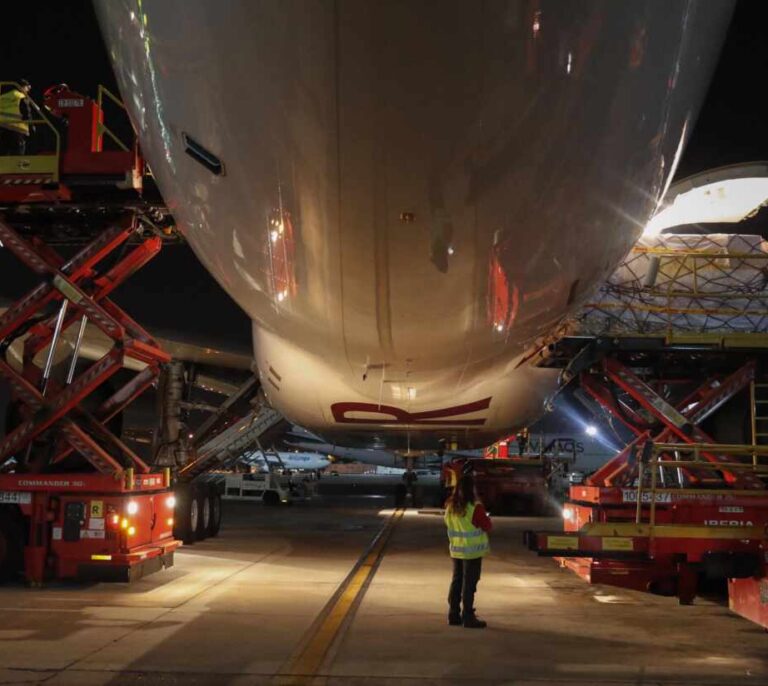 Sanidad tarda 332 días en publicar un contrato por gastos imprevistos en el transporte de material