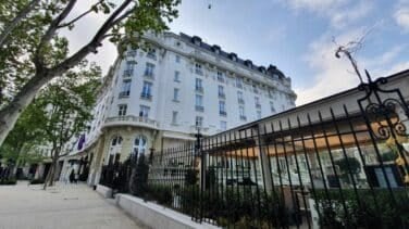 El Ritz ve la luz, el gran hotel de Madrid vuelve a la vida