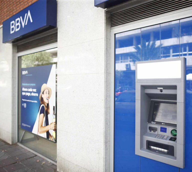 BBVA ya tiene 200 oficinas y 1.000 empleados menos que hace un año antes de acordar el ERE