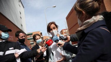 Mónica García culpa a Vox de hacer "turismo de provocación" tras las agresiones en Vallecas