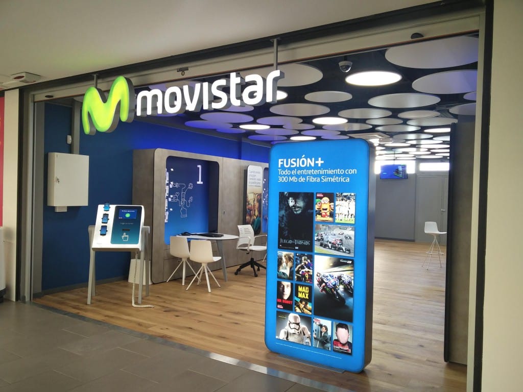 Una tienda de Movistar en un centro comercial de Madrid