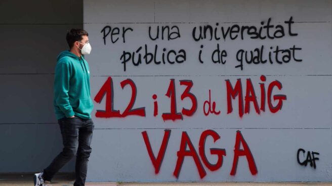 Amanecen bloqueados y con pintadas los accesos a la mayoría de las universidades catalanas