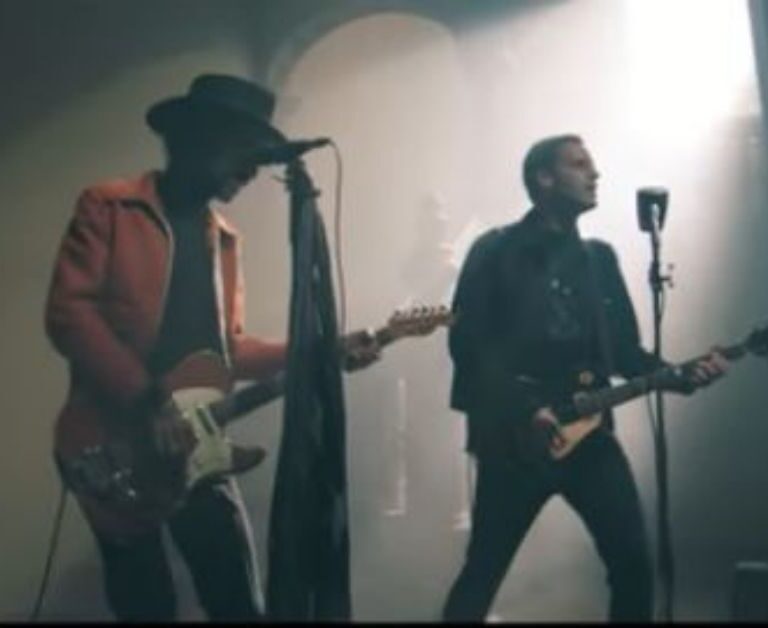 Así suena 'Noche oscura', lo nuevo de Depedro con Leiva