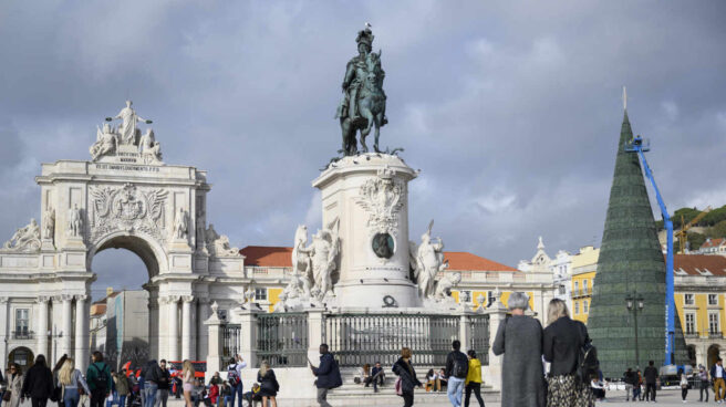 Golpe al turismo: Reino Unido incluye a Portugal pero no a España en la 'lista verde' para viajar al extranjero