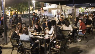 Odisea para conseguir una mesa para las cenas de Navidad en Madrid: "Hasta enero no tenemos nada"