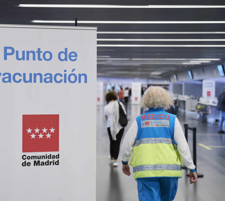 Madrid detecta un fallo de seguridad en el portal del certificado Covid, pero niega la exposición de datos personales