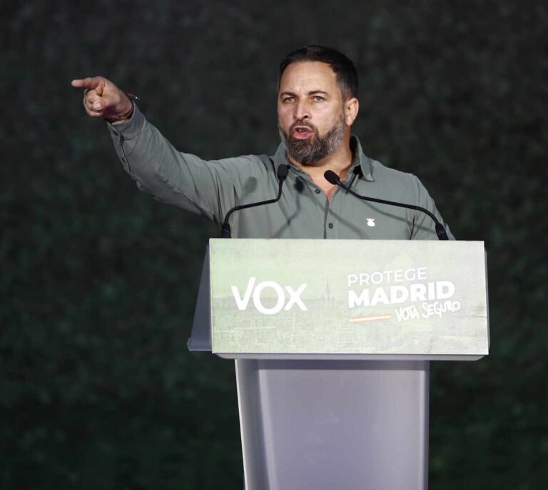 Abascal anima a votar para derrotar al "odio" tras una campaña de "violencia" por los "esbirros" de Iglesias