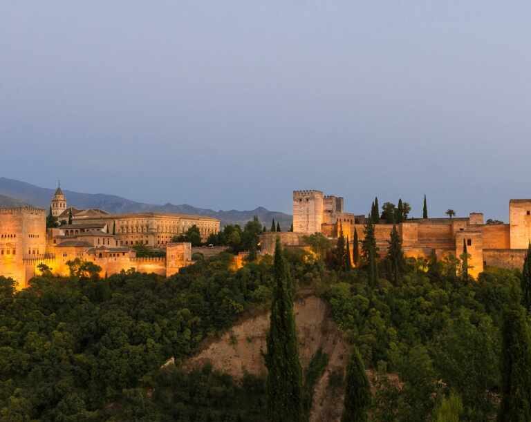 La Alhambra recupera las visitas nocturnas