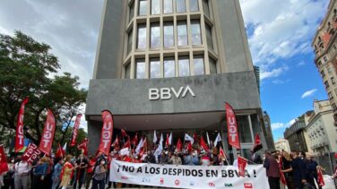 Los empleados de BBVA se concentran en las sedes contra el ERE