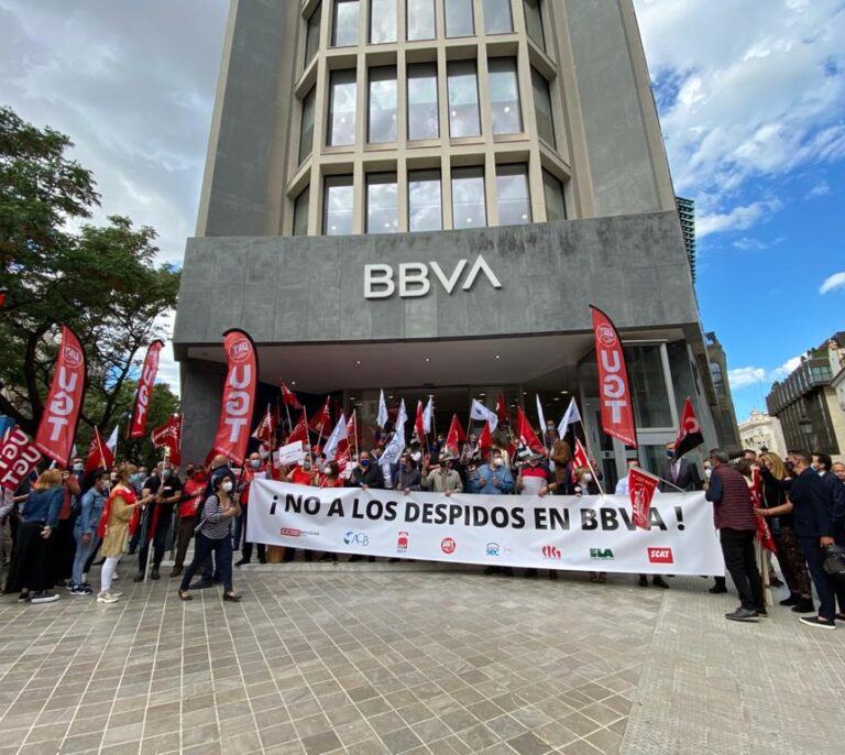 Los empleados de BBVA se concentran en las sedes contra el ERE