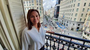 La escritora Clara Sánchez sustituirá a Francisco Brines en la silla 'X' de la RAE